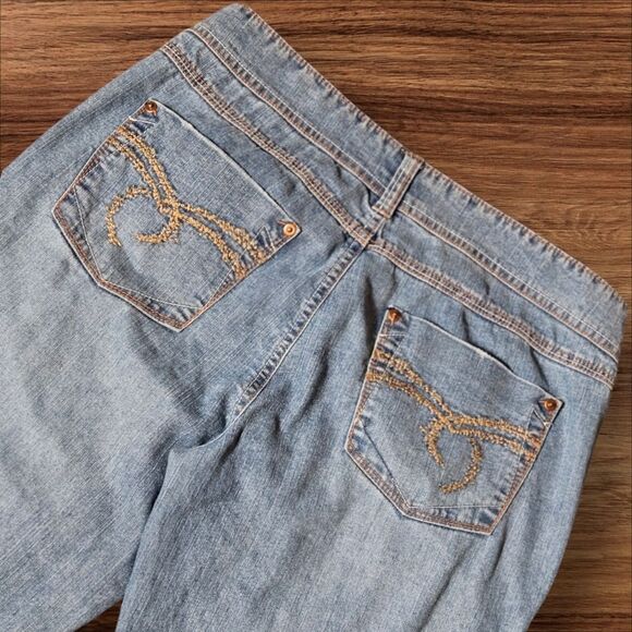 SO Low Rise 90s Flare Light Wash Jeans - Picture 4 of 5